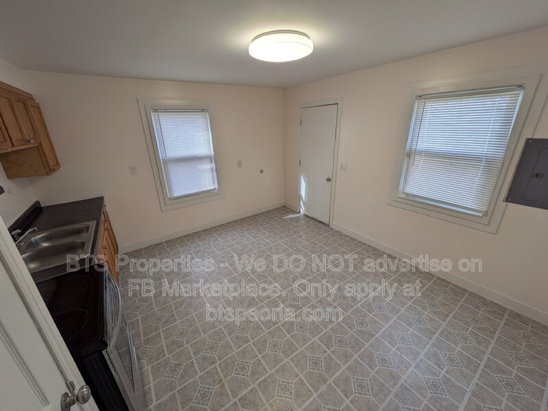 Charming 2-Bedroom Retreat in Peoria's Heart – Cozy 780 Sq. Ft. Home Awaits You! property image