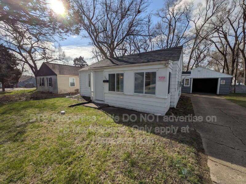 Charming 2-Bedroom Retreat in Peoria's Heart – Cozy 780 Sq. Ft. Home Awaits You! property image