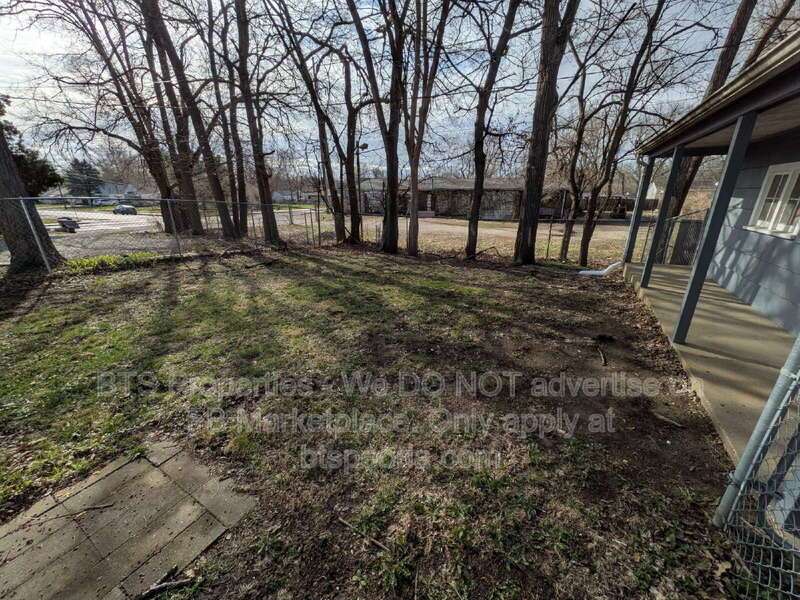 Charming 2-Bedroom Retreat in Peoria's Heart – Cozy 780 Sq. Ft. Home Awaits You! property image