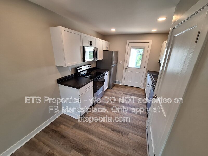 Charming 2-Bed, 2-Bath Gem in Peoria Heights – Cozy 800 Sq Ft Haven Awaits! property image