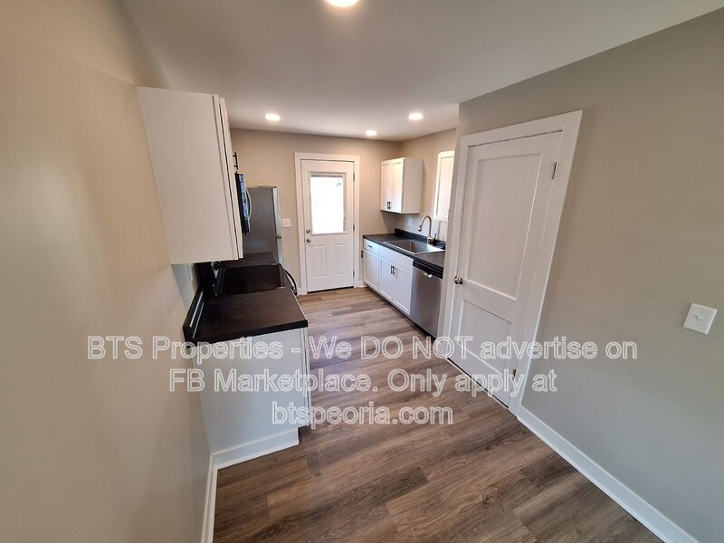 Charming 2-Bed, 2-Bath Gem in Peoria Heights – Cozy 800 Sq Ft Haven Awaits! property image