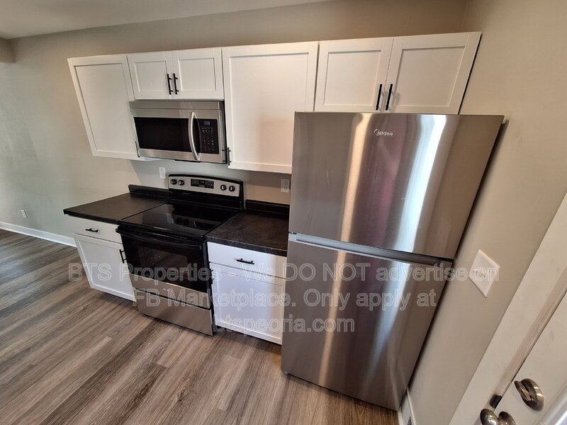Charming 2-Bed, 2-Bath Gem in Peoria Heights – Cozy 800 Sq Ft Haven Awaits! property image