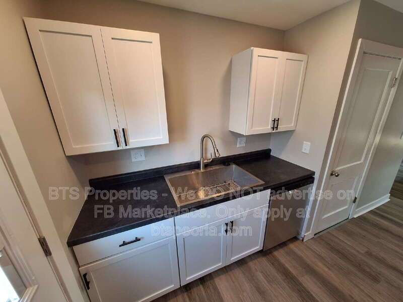 Charming 2-Bed, 2-Bath Gem in Peoria Heights – Cozy 800 Sq Ft Haven Awaits! property image