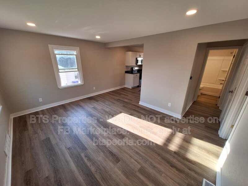 Charming 2-Bed, 2-Bath Gem in Peoria Heights – Cozy 800 Sq Ft Haven Awaits! property image