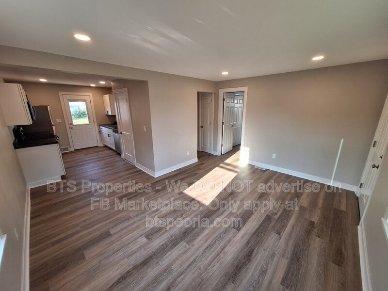 Charming 2-Bed, 2-Bath Gem in Peoria Heights – Cozy 800 Sq Ft Haven Awaits! property image