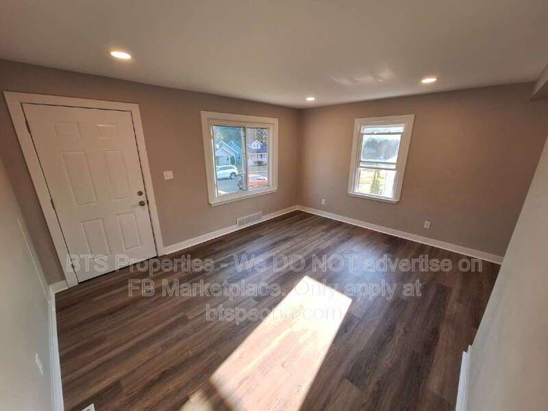 Charming 2-Bed, 2-Bath Gem in Peoria Heights – Cozy 800 Sq Ft Haven Awaits! property image