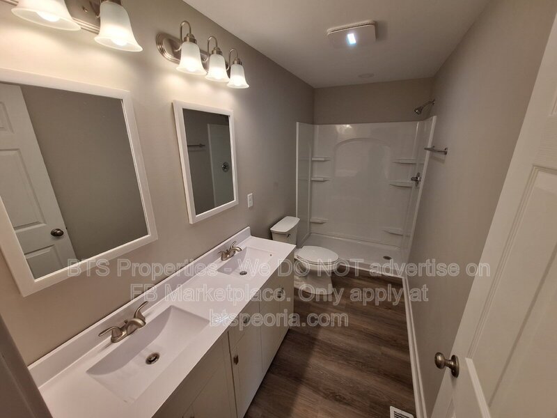 Charming 2-Bed, 2-Bath Gem in Peoria Heights – Cozy 800 Sq Ft Haven Awaits! property image