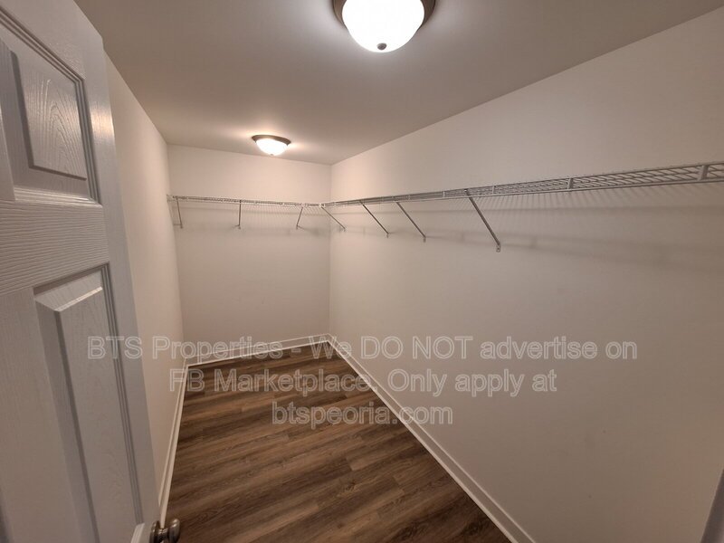 Charming 2-Bed, 2-Bath Gem in Peoria Heights – Cozy 800 Sq Ft Haven Awaits! property image