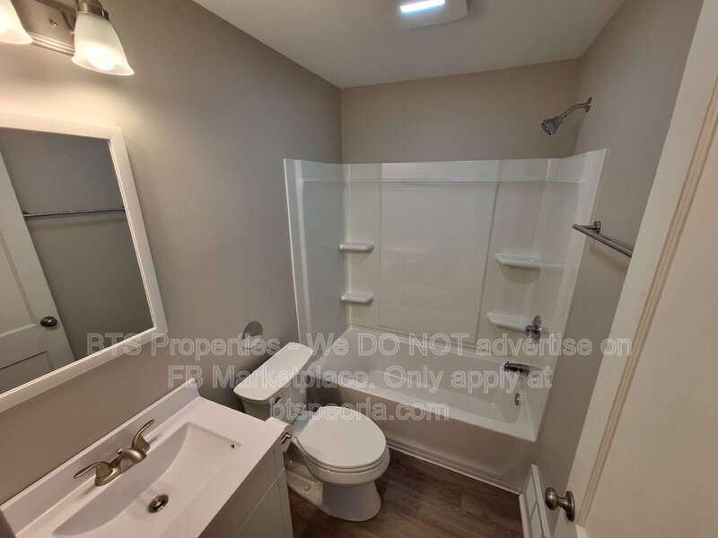 Charming 2-Bed, 2-Bath Gem in Peoria Heights – Cozy 800 Sq Ft Haven Awaits! property image