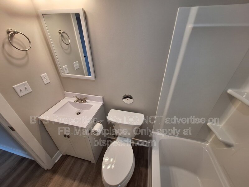 Charming 2-Bed, 2-Bath Gem in Peoria Heights – Cozy 800 Sq Ft Haven Awaits! property image