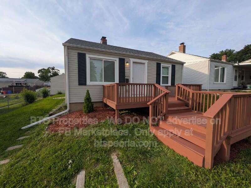 Charming 2-Bed, 2-Bath Gem in Peoria Heights – Cozy 800 Sq Ft Haven Awaits! property image