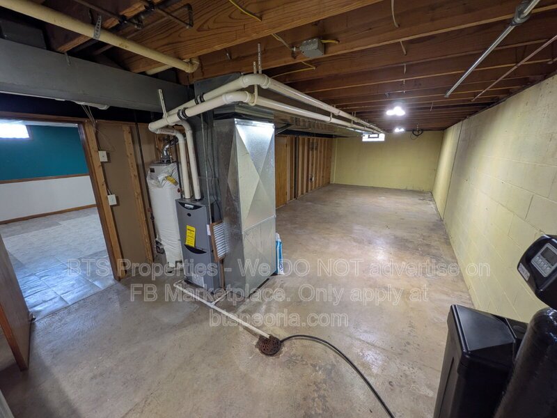 Charming 3-Bed Home in Washington with Oversized Garage & Bonus Basement Space! property image