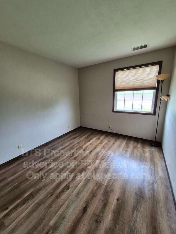 Spacious 2-Bed, 2-Bath Gem in Creve Coeur – 1200 Sq. Ft. of Comfort at 412 North Highland Street! property image