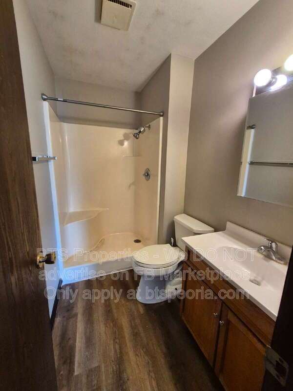 Spacious 2-Bed, 2-Bath Gem in Creve Coeur – 1200 Sq. Ft. of Comfort at 412 North Highland Street! property image