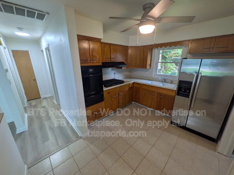 Charming 2-Bedroom Duplex with Modern Comfort at 622 West Laclaire Lane, Peoria! property image