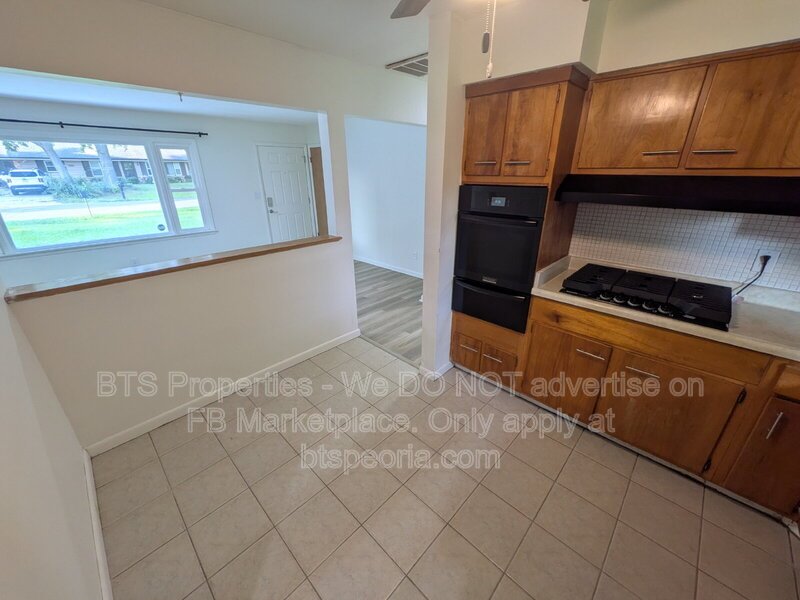 Charming 2-Bedroom Duplex with Modern Comfort at 622 West Laclaire Lane, Peoria! property image