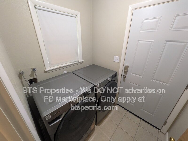 Charming 2-Bedroom Duplex with Modern Comfort at 622 West Laclaire Lane, Peoria! property image