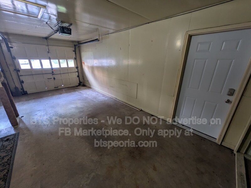 Charming 2-Bedroom Duplex with Modern Comfort at 622 West Laclaire Lane, Peoria! property image