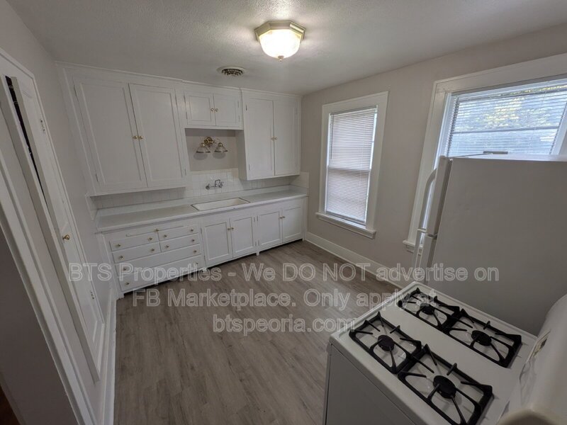 Charming 2-Bedroom Apartment Home on West Barker Avenue - Your Cozy Peoria Haven! property image