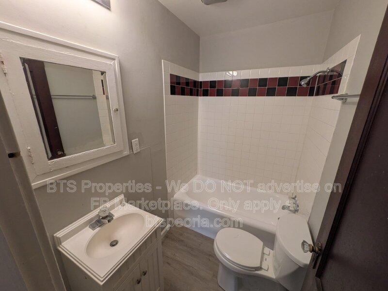 Charming 2-Bedroom Apartment Home on West Barker Avenue - Your Cozy Peoria Haven! property image