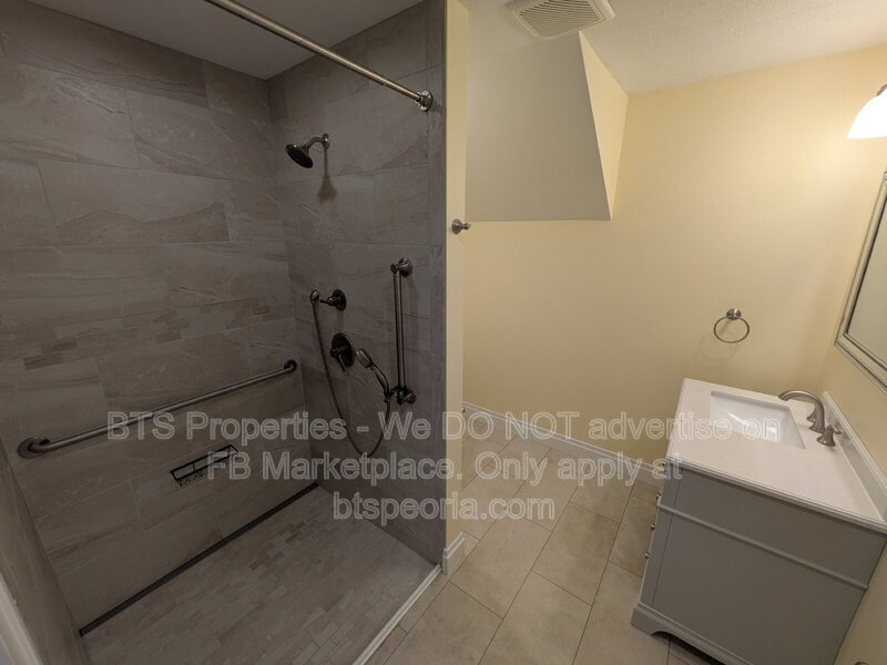 Spacious 4-Bedroom Retreat with 4 Full Baths - 3612 North Harvard Avenue, Peoria! property image