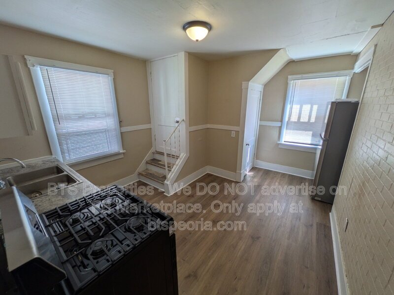 Charming 3-Bedroom Gem on North Missouri Avenue with Spacious 1200 Sq Ft Layout in Peoria! property image