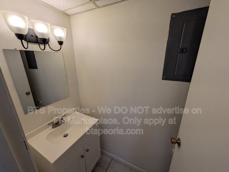 Charming 2-Bed Condo Retreat with 1.5 Baths in Peoria – Cozy Living at 3119 West Willow Knolls! property image