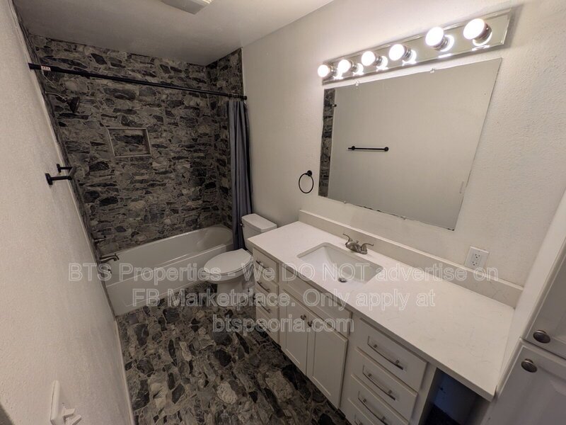Charming 2-Bed Condo Retreat with 1.5 Baths in Peoria – Cozy Living at 3119 West Willow Knolls! property image